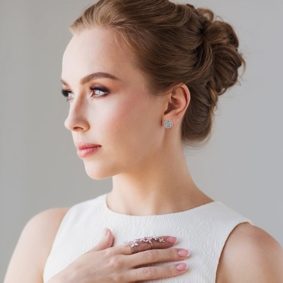 Cate & Chloe 18k White Gold Plated Halo Pendant Necklace & Crystal Stud Earrings - Picture 4 of 10